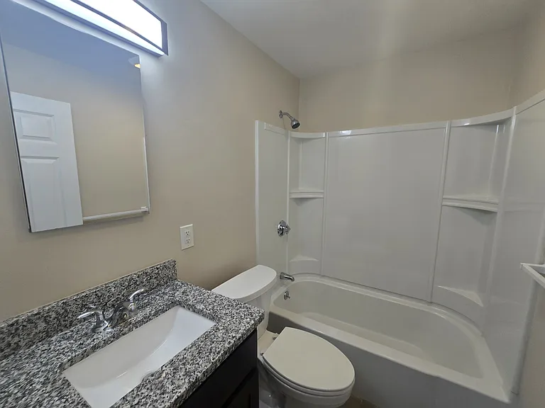 725 Broad St #4 — Photo 8
