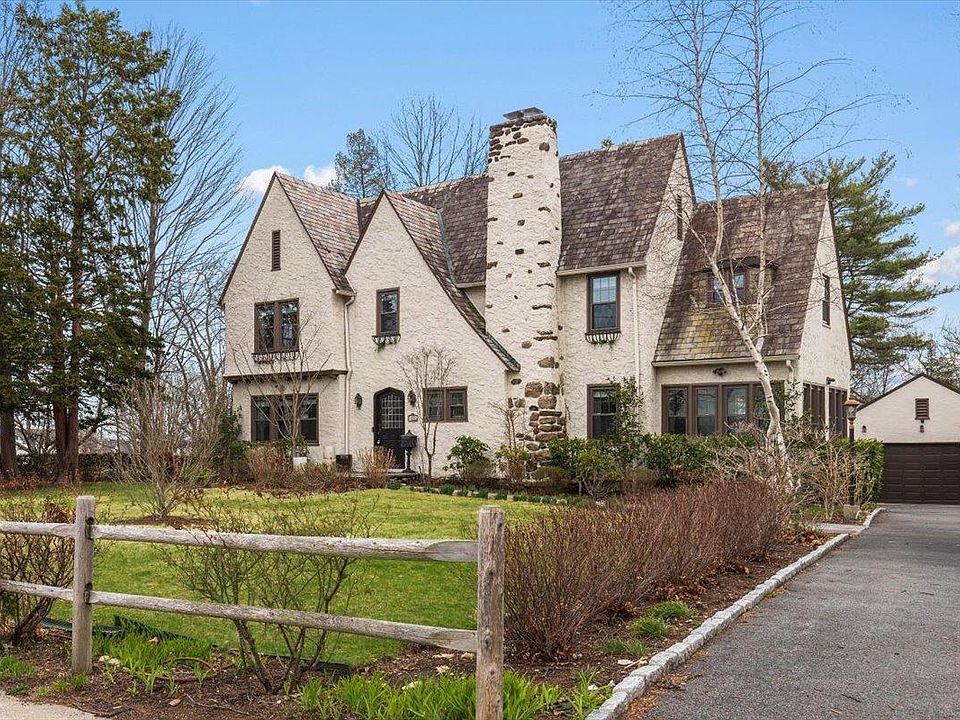 1st image of 320 Putnam Avenue