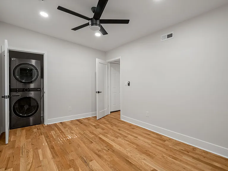 1629 E Eyre St — Photo 16