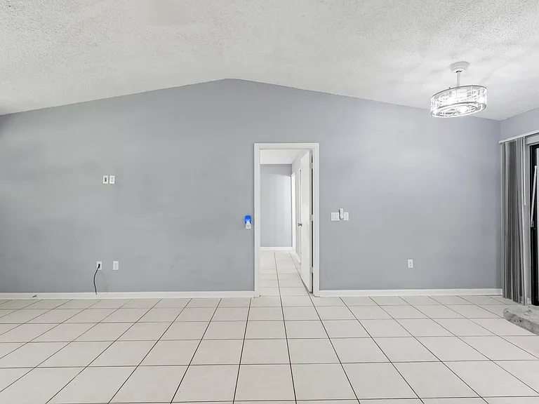 1205 S Flagler Ave — Photo 21