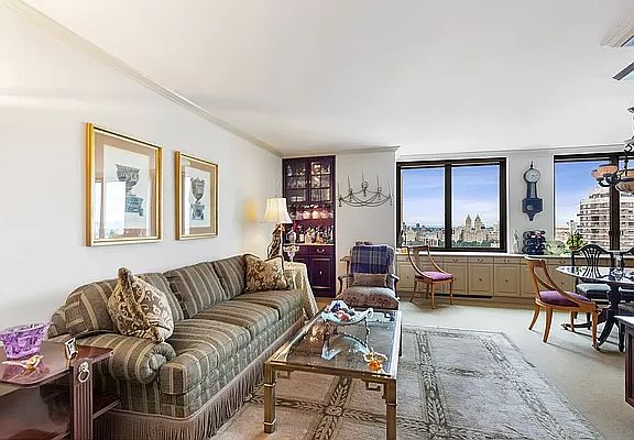 2nd image of 115 E 87th St APT 27B