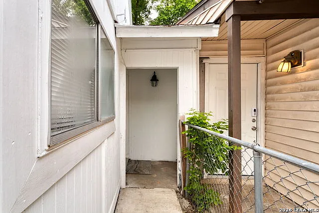 3 bed, 2.0 bath, 1238 sqft, $1,200 — Photo 2