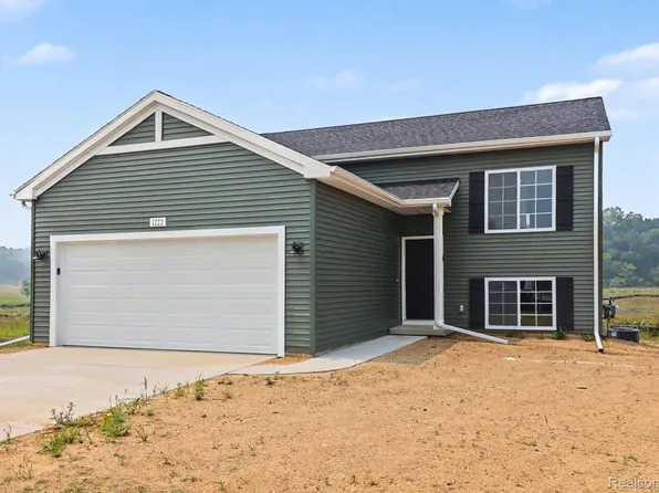 1222 Lockes St, Howell, MI 48843