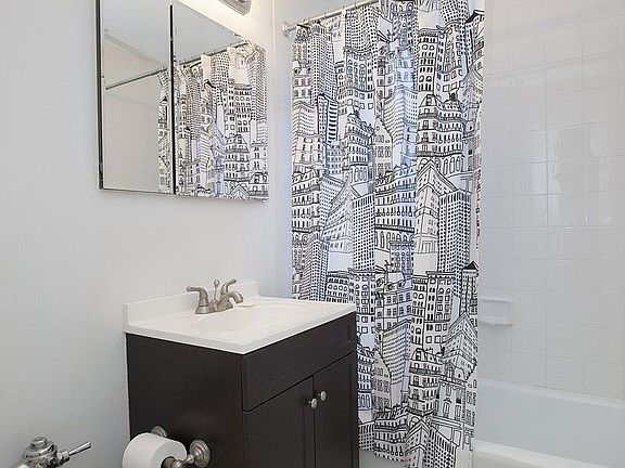 5th image of 442 Hudson St #6M