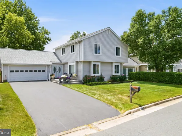 109 Kale Ave, Sterling, VA 20164