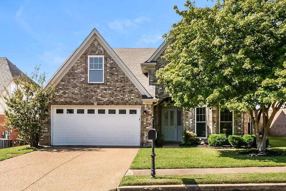 4 bed, 2.0 bath, 2099 sqft, $2,280 — Photo 1