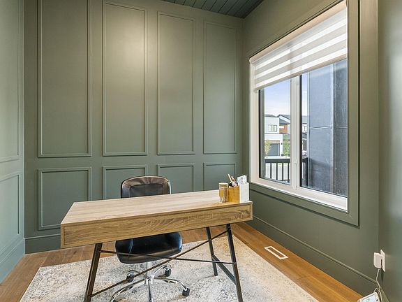 4th image of 110 Edgefield Way