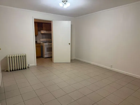 7115 Central Ave, Glendale, NY