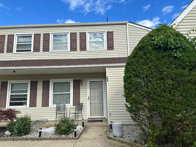 21 S Seas Ct #21 — Photo 2