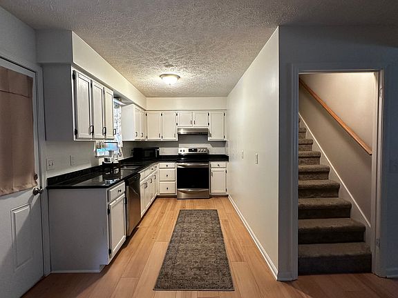 5th image of 132 Fox Ridge Dr