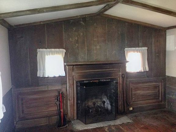 Living Rm with fireplace