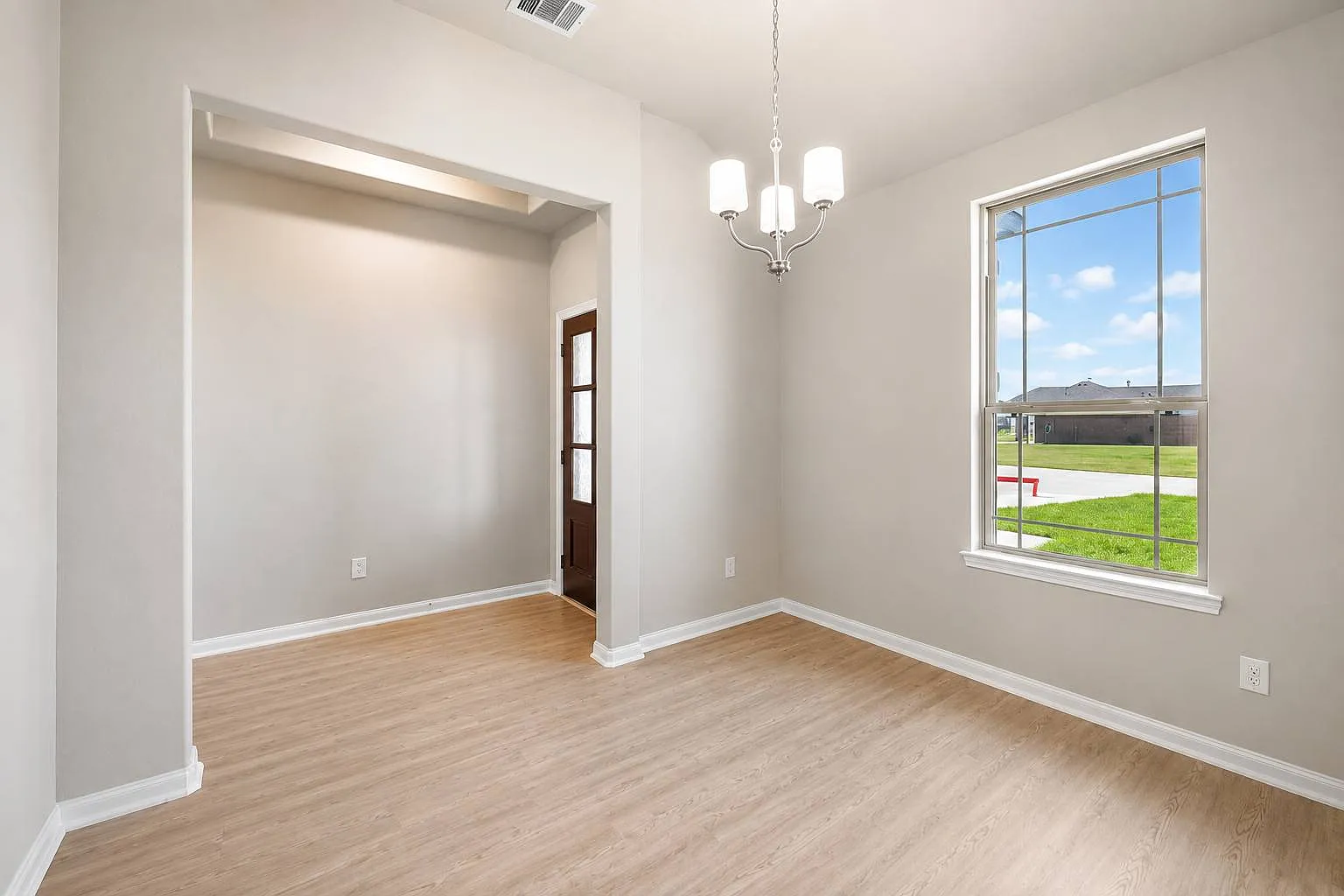 3 bed, 1553 sqft, $2,400 — Photo 2