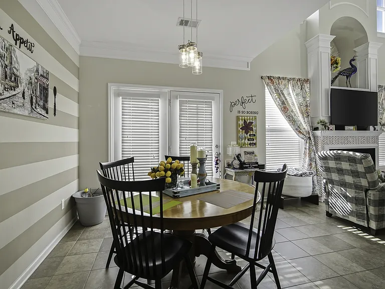 225 Urbano Ln — Photo 18