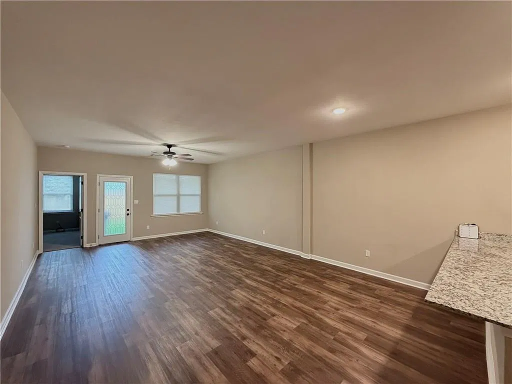2 bed, 2.0 bath, 1383 sqft, $1,800 — Photo 4