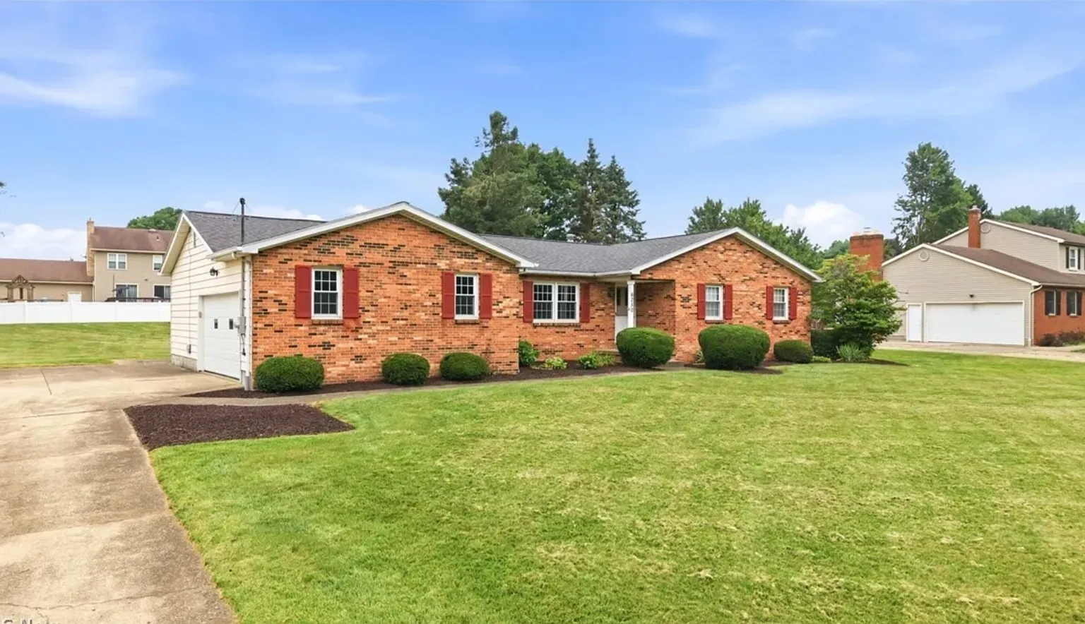 3 bed, 2.5 bath, 1639 sqft, $2,800 — Photo 2