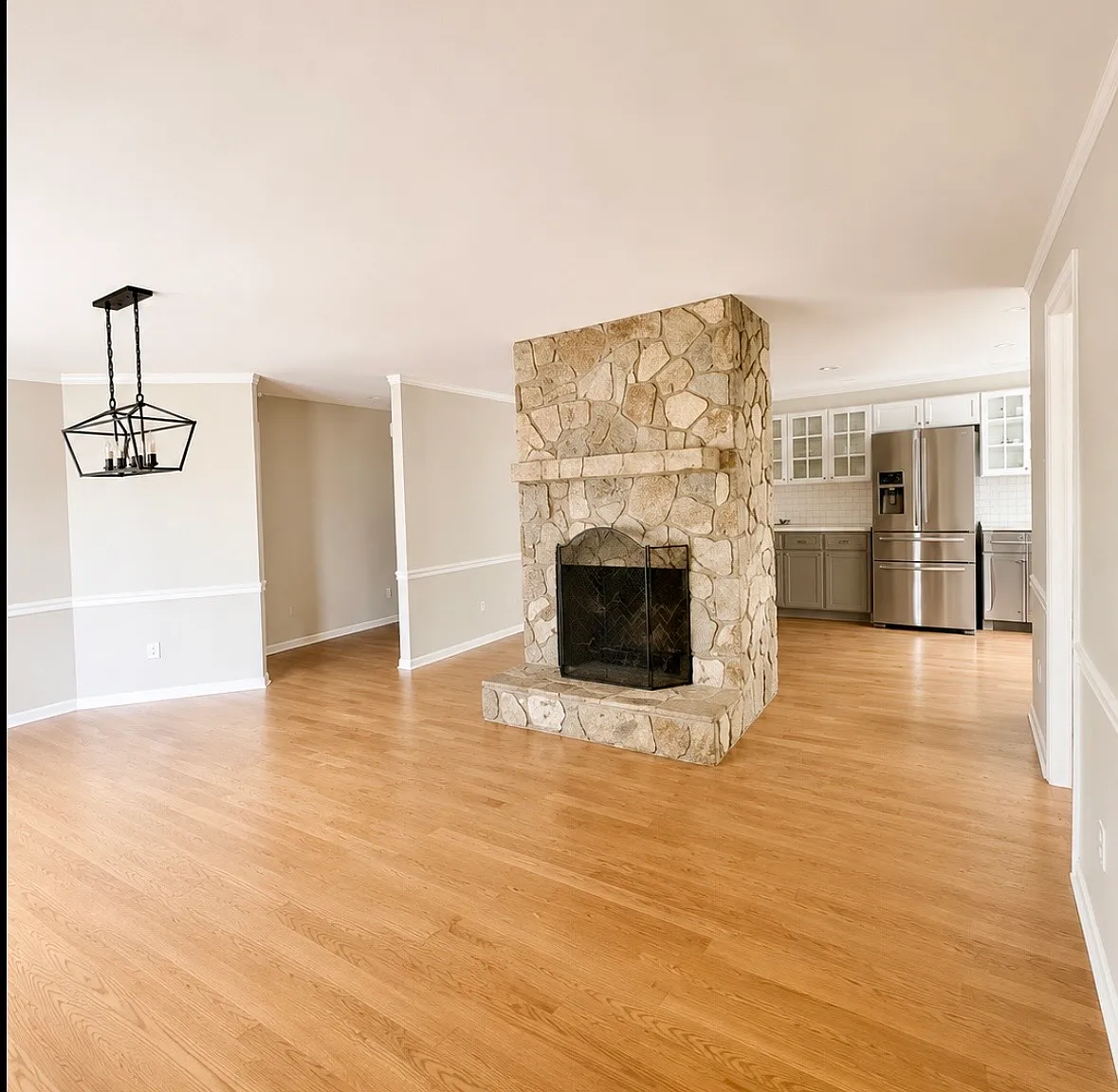 3 bed, $2,300 — Photo 3