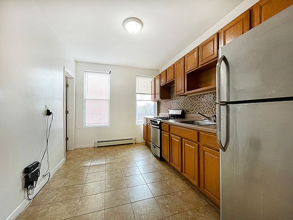 2nd image of 380 Knickerbocker Ave #3R