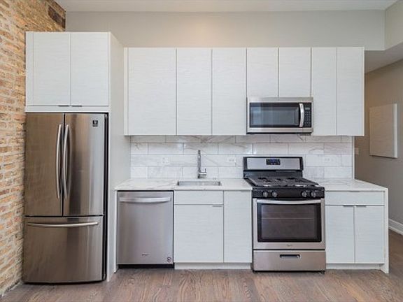 4th image of 2220 N Lincoln Ave APT 3F