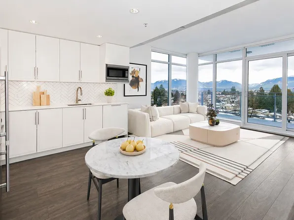 2435 Kingsway St #808, Vancouver, BC V5R 0K5