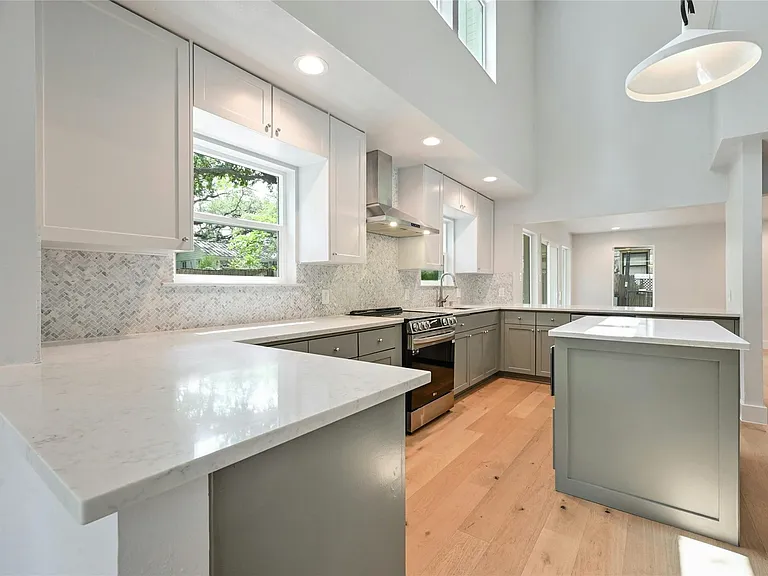 1305 Kenwood Ave — Photo 9