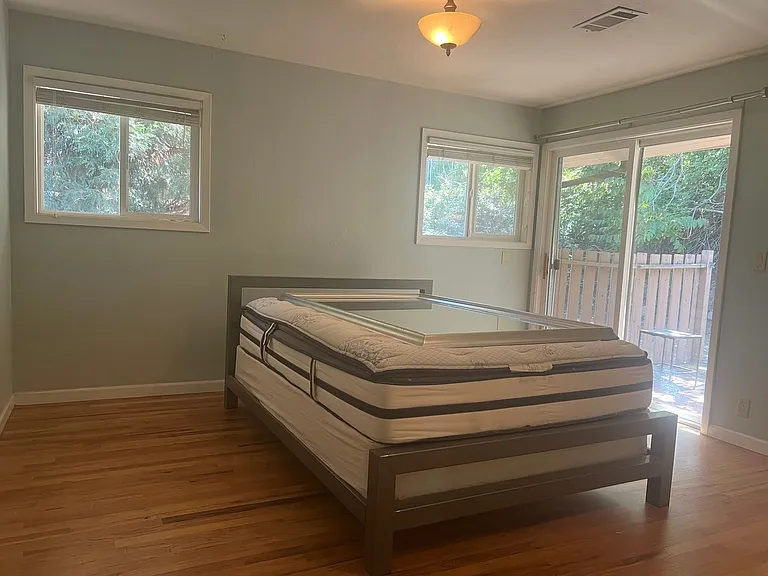 495 Jennifer St — Photo 11