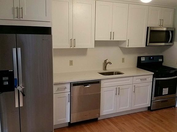 Brand new kitchen w/SS apps
