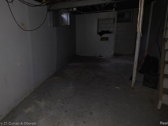 5th image of 19130 Trinity St