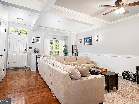 3rd image of 210 Mary Jane Ln