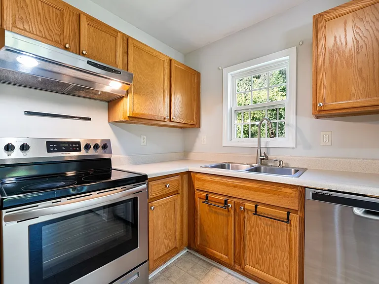 2306 N Oak Ridge Blvd — Photo 7