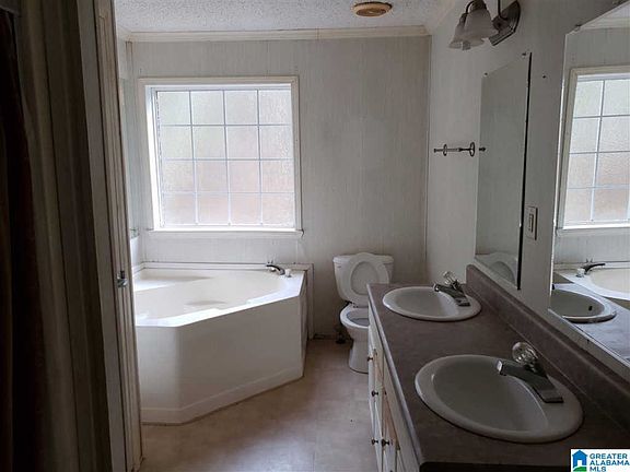 3rd image of 40 Woodline Dr