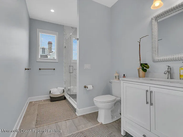 368 1st Ave — Photo 17