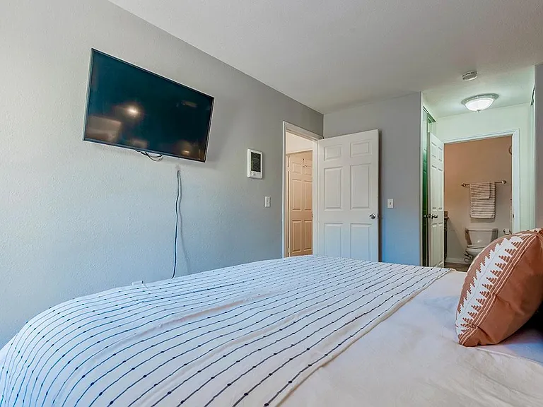 8024 Linda Vista Rd #1F — Photo 10