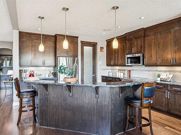 3rd image of 437 E Kinniburgh Blvd