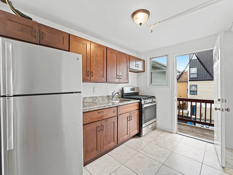 43 Jewett Ave — Photo 9