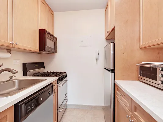 Rented by Sotheby's International Realty | media 18