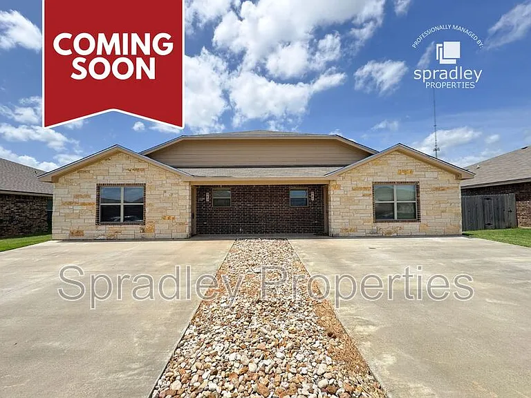 943 Laila Ln — Photo 1