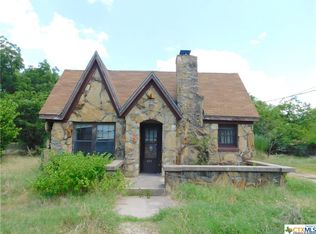 409 S 6th St, Gatesville, TX 76528