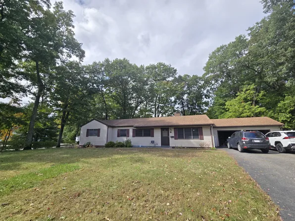 62 School St, Plainville, MA 02762