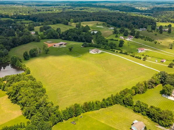 1629 Rock Bridge Rd, Bethpage, TN 37022