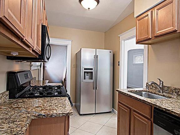 3rd image of 1123 Blendon Pl