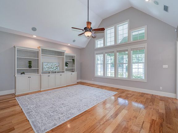 3rd image of 312 Winding Creek Ln