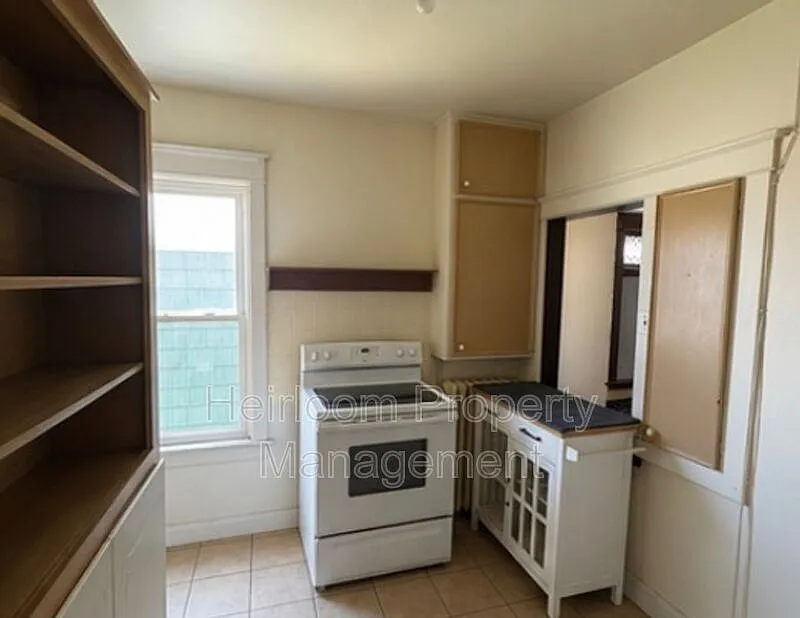 3 bed, 2.0 bath, 1292 sqft, $1,425 — Photo 3