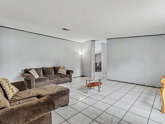 5th image of 4736 Walnut Cir S