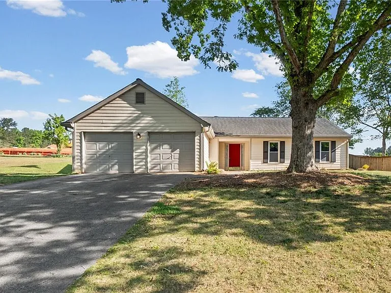 1194 Meadow Oaks Dr NW — Photo 2
