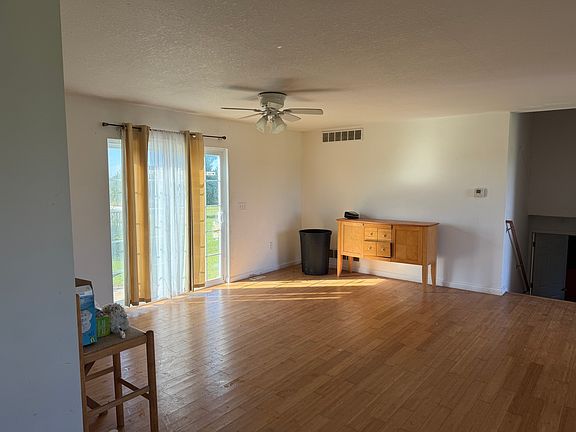 4th image of 501 Travis Dr