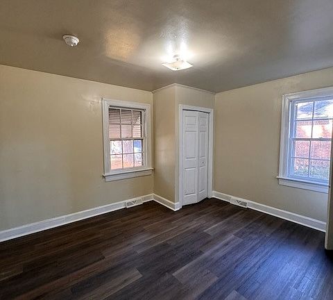 3rd image of 607 Fairfax Ave NE