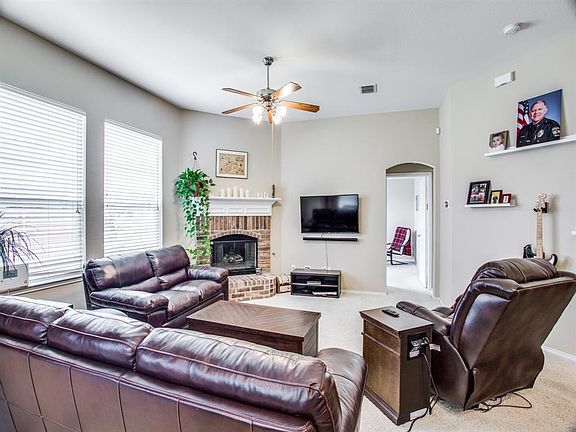 5th image of 313 Sugarberry Ln