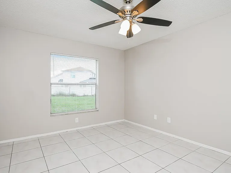 305 Palmview Ct — Photo 11