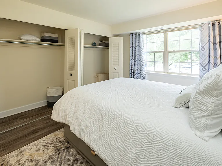 Woodridge Apartments — Photo 14