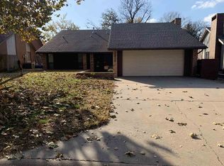 2818 Haystack Ln, Enid, OK 73703
